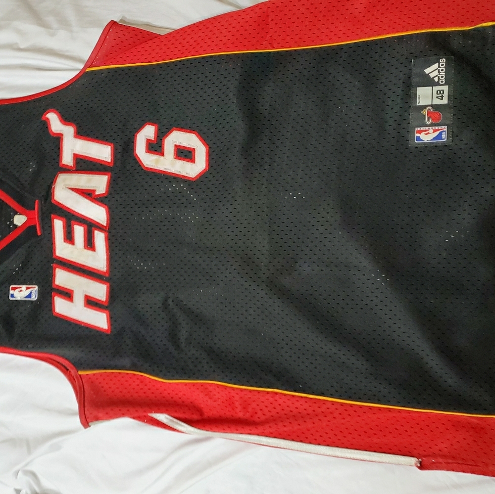 LEBRON JAMES JERSEY